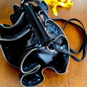 Steve Madden unique all “zipper”shoulder strap purse 22.5” drop. Eye catching!